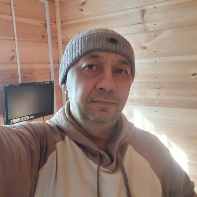 Zufar, 52, Laxmipure