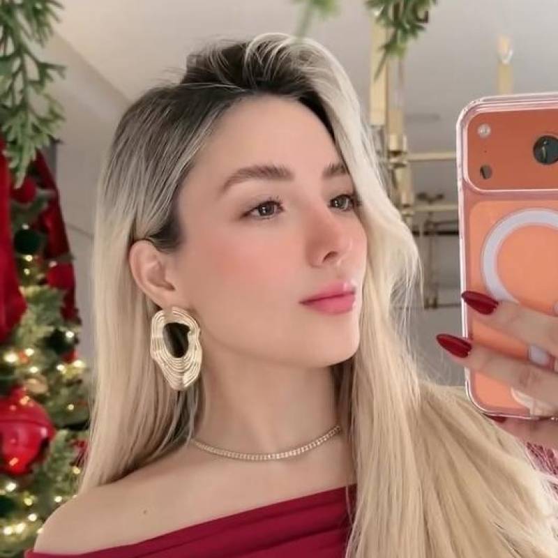 Lily, 39, Redentora