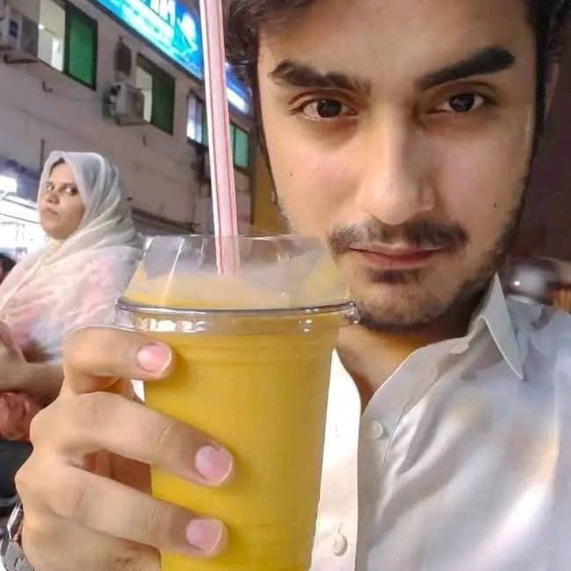 MrX, 18, Main