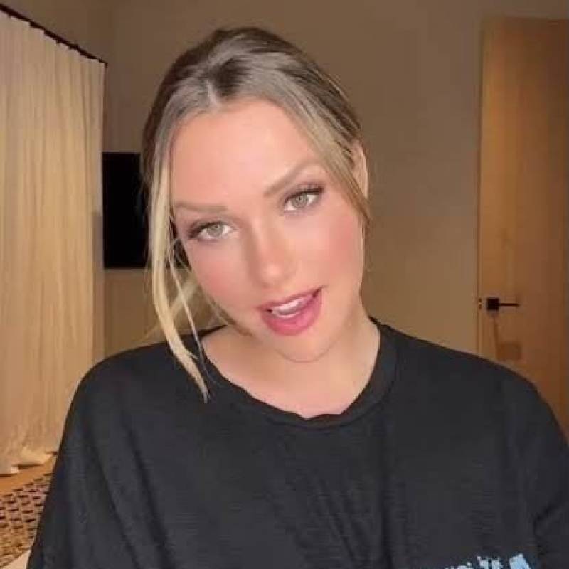 Bella, 42, Gevas