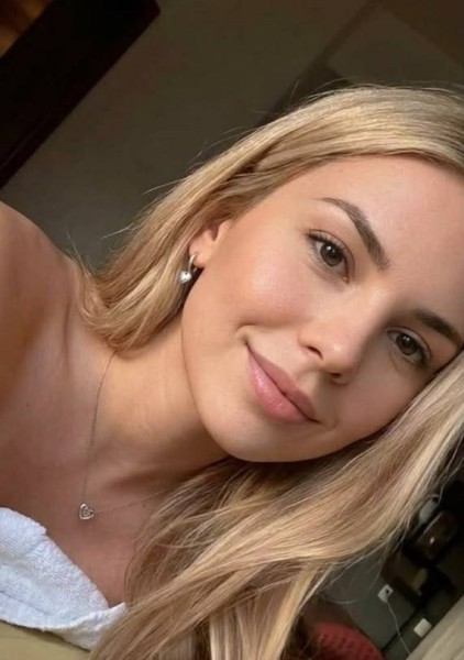 christabel, 41, France