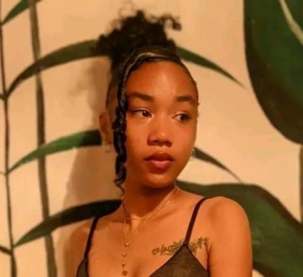 Felicia, 19, Aus