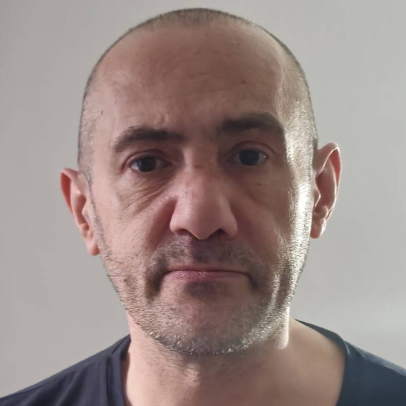 hakan, 19, Pizarra