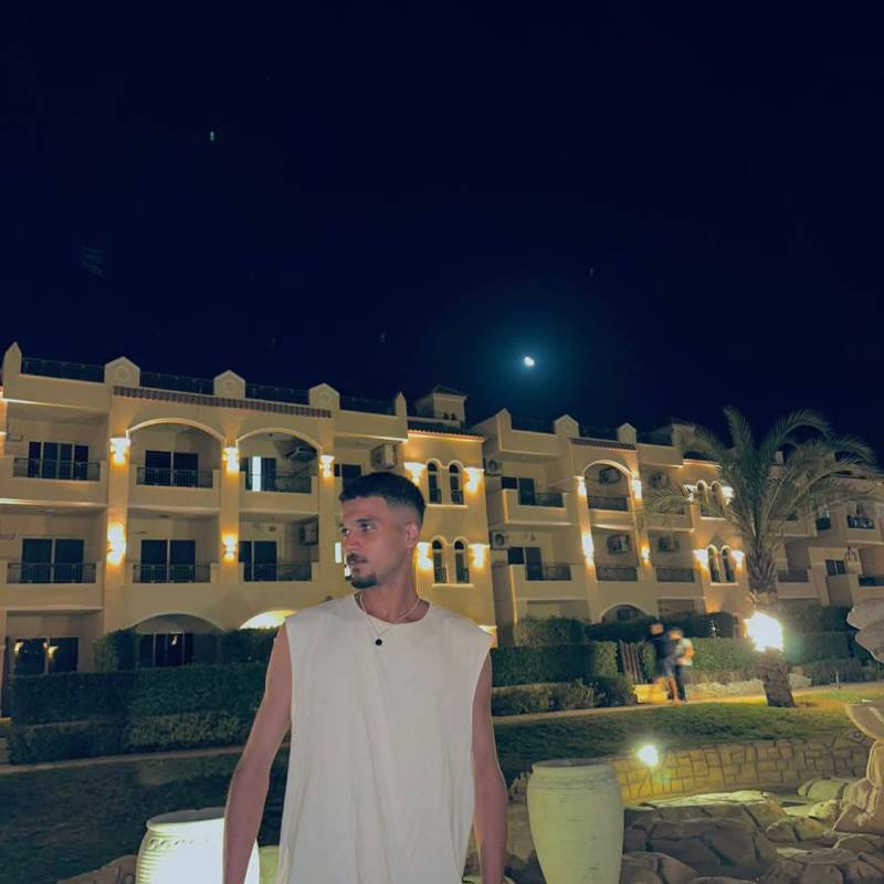 Eslam, 27, Sisak
