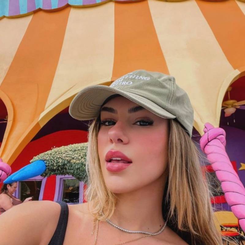 Angelica, 18, Roussillon