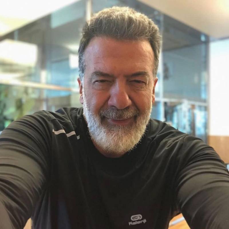 James, 45, Anzin