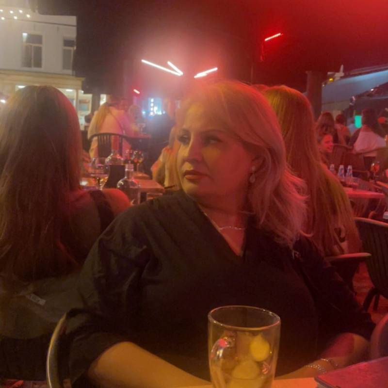 SARAH, 52, Perl