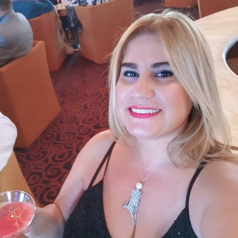 Gloria, 56, Ughara
