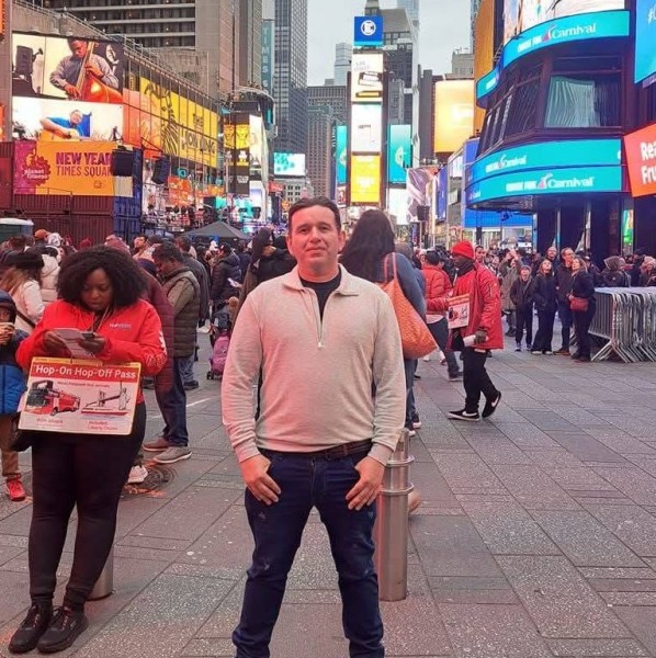 Santiago, 39, Biqa