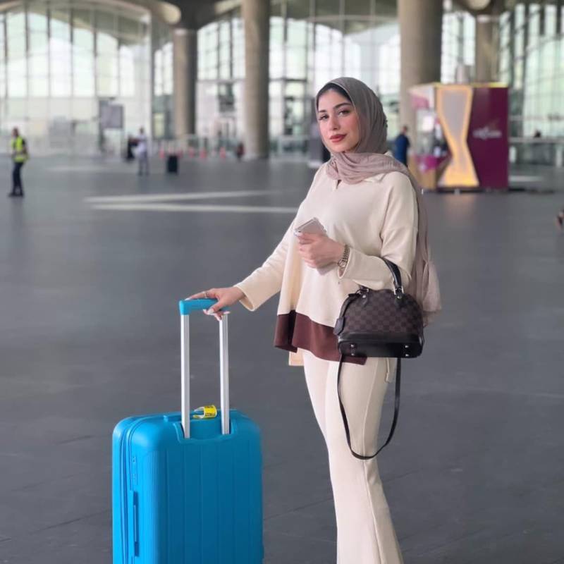 Amira, 32, Baciu
