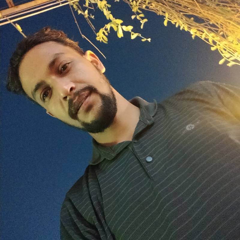 Robin, 30, Bourzanga