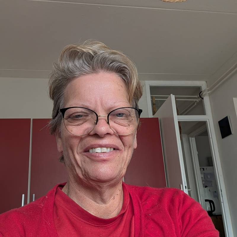 Petra, 62, Traigun