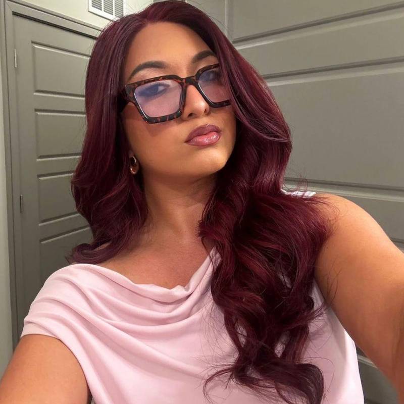 Angelina, 37, Tema