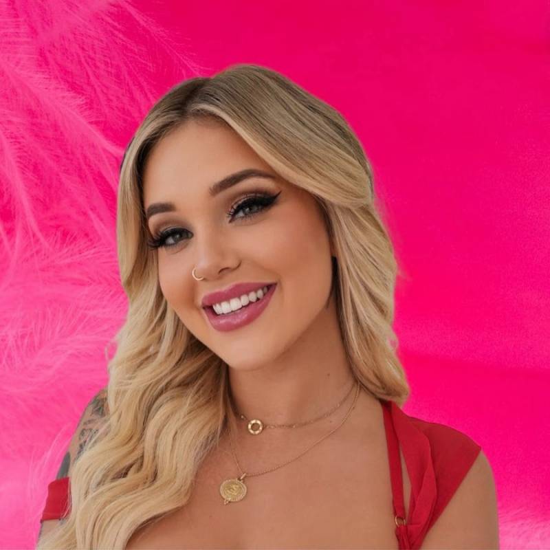 Alex, 31, Annapolis
