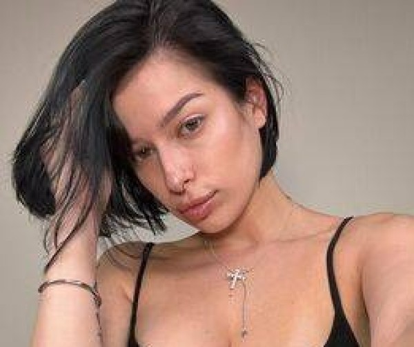 Stellawis, 30, Meta