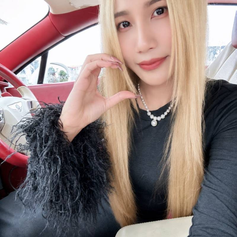 Kelly, 37, Secanj
