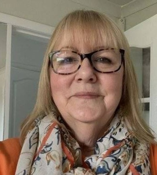 Clara, 21, Thalwil