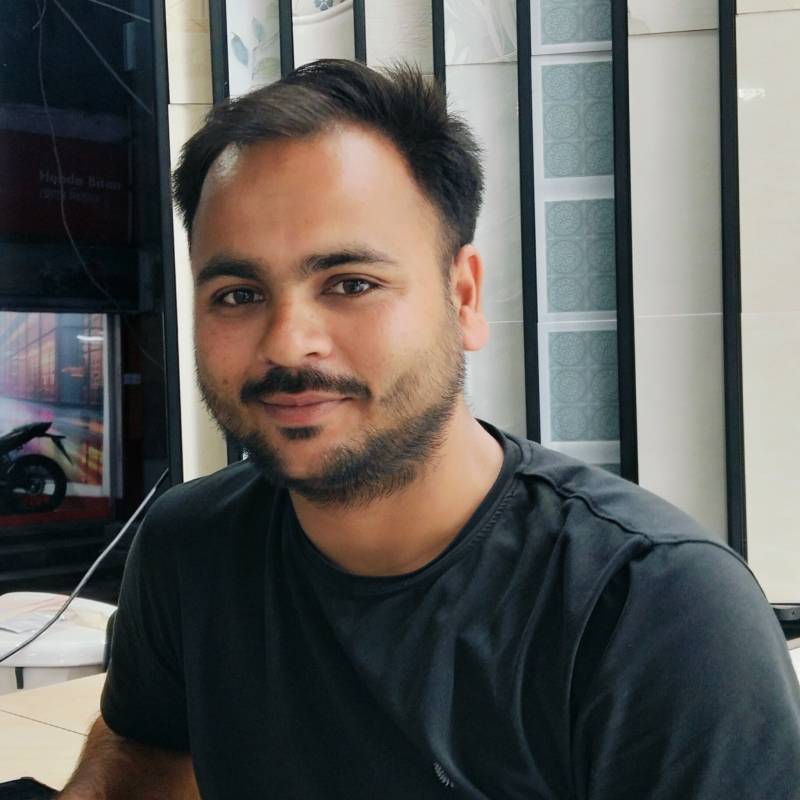 Arif, 21, Brand