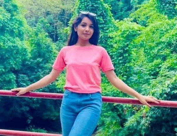 Annisha, 19, Didcot