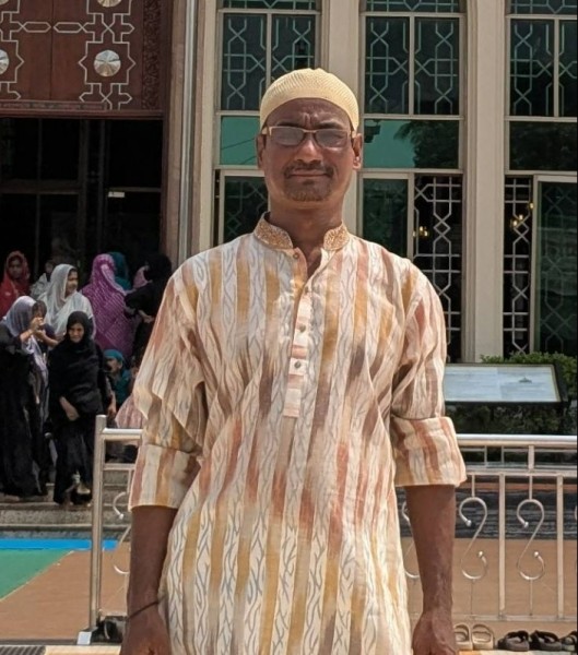 MD salim mahamud, 44, Baker