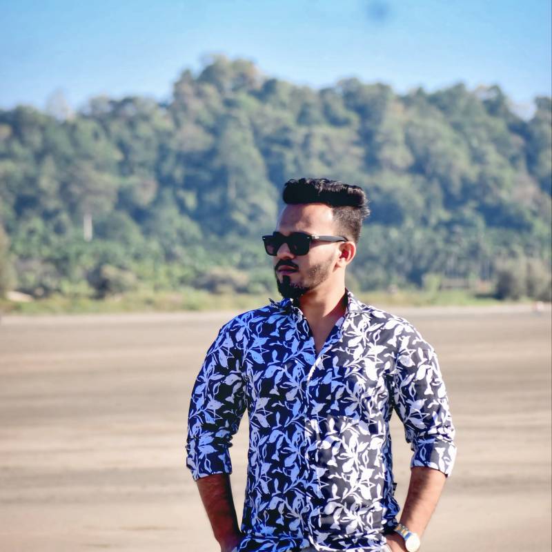 EmOn, 28, Smyrna