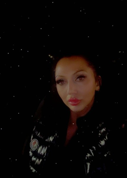 Ella, 37, Yolomb