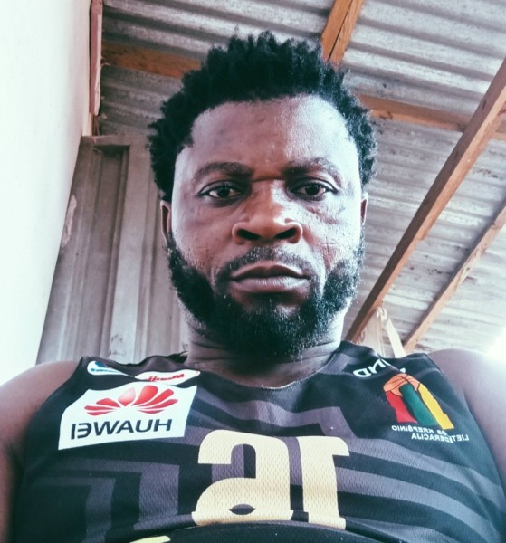 Amechi, 43, Luclia
