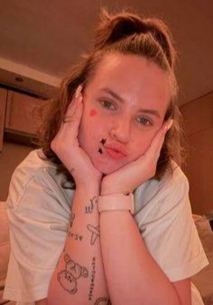 lisamimi, 32, Hof