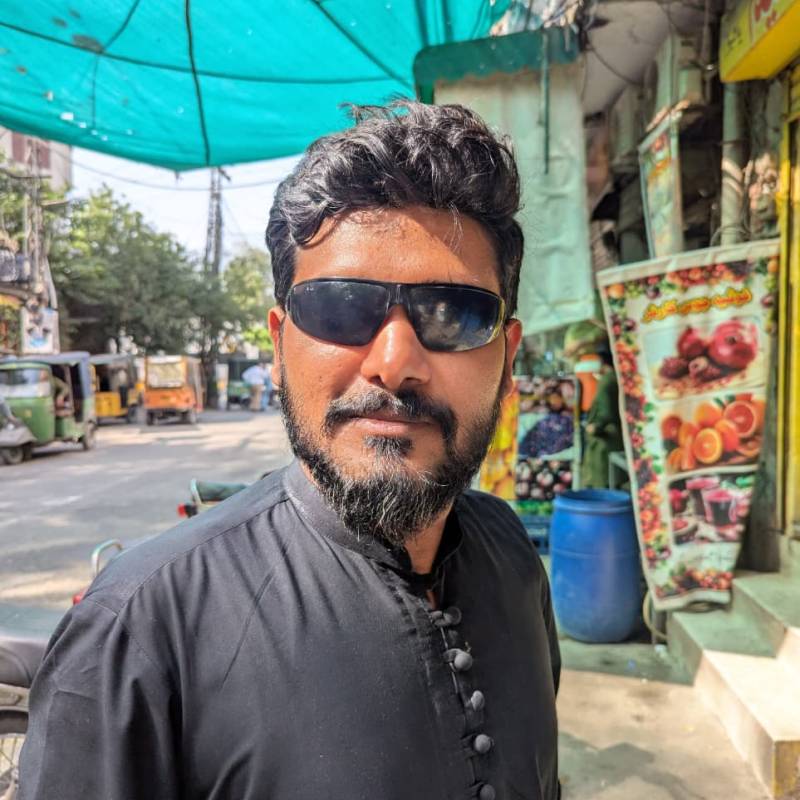 hezzi, 29, Na Yung