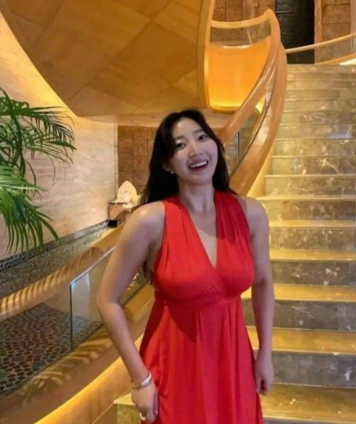 Fang, 30, Rees