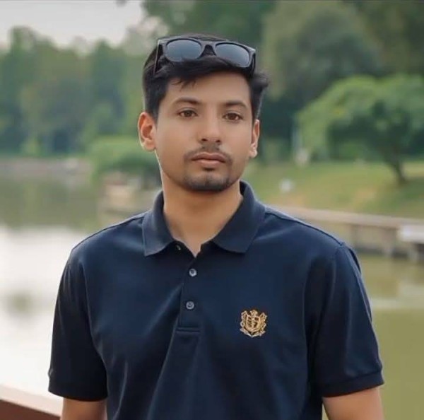 Dhakoaut, 31, Engels