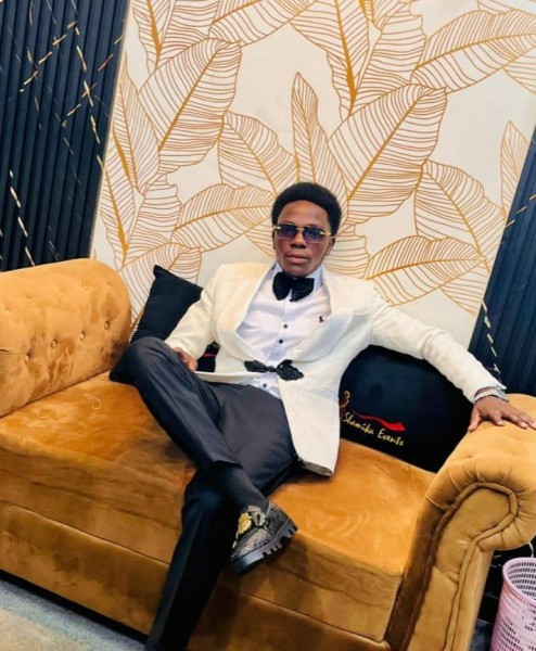 Luka, 25, Ampondra