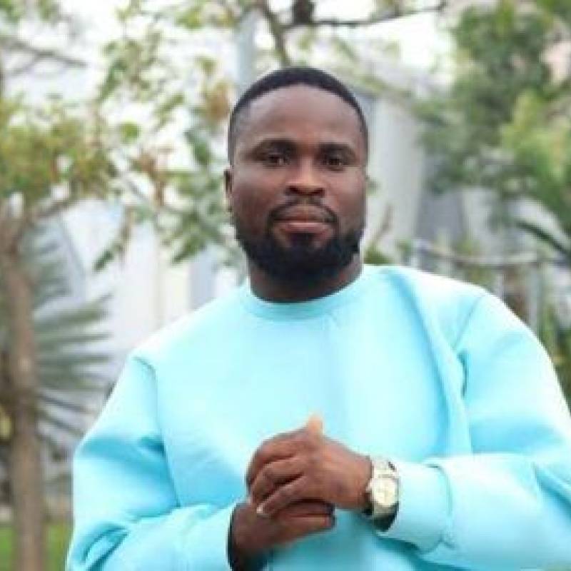 E ma, 28, Ban Phru