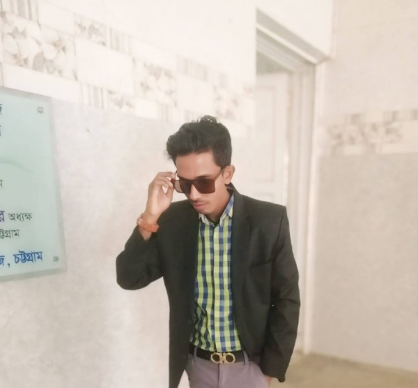 YEASIN, 25, Ejmiatsin