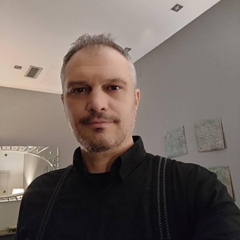 Adrian, 47, An Leuh