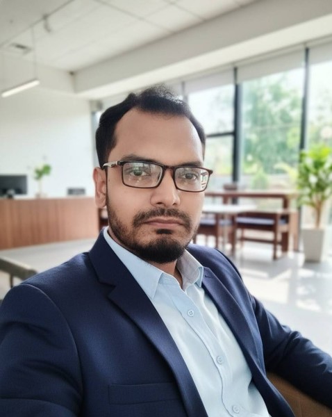 Ahmed, 34, Toru