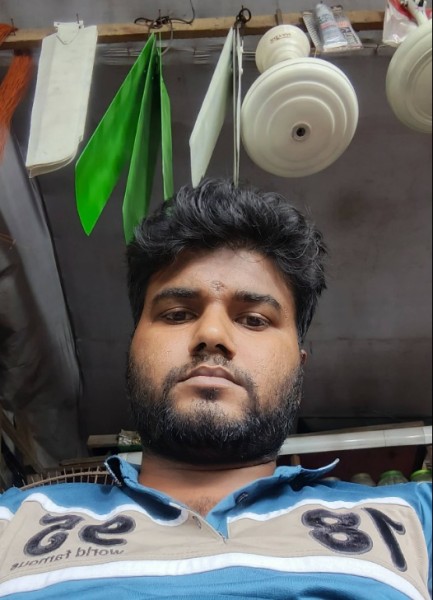 Santo, 24, Vinci
