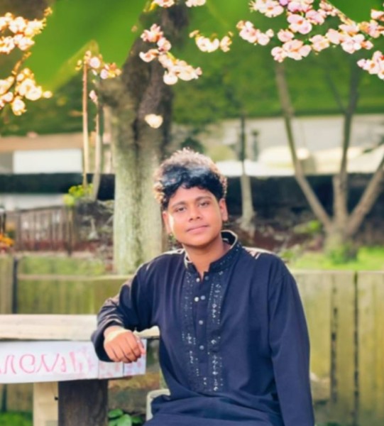 MIRAZ, 18, Blindio