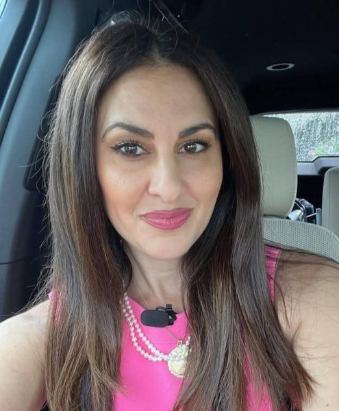 Lorrie Phillips, 52, Befandefa