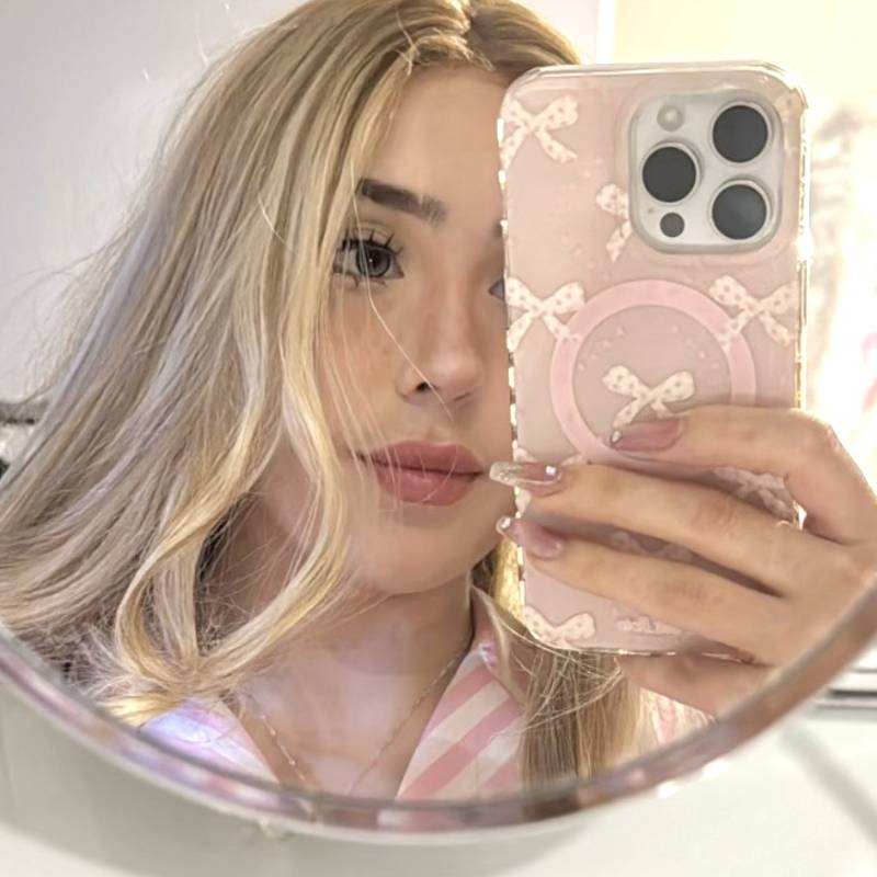 Aurora Bennett, 30, Champasak