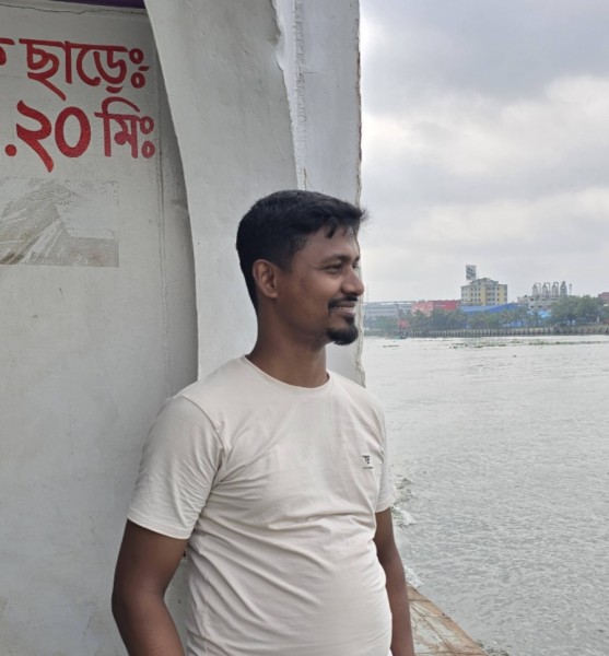 MONIR, 25, Heves