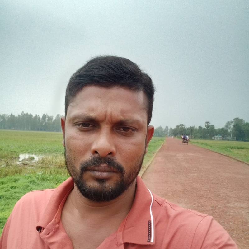 Khan, 35, Herselt