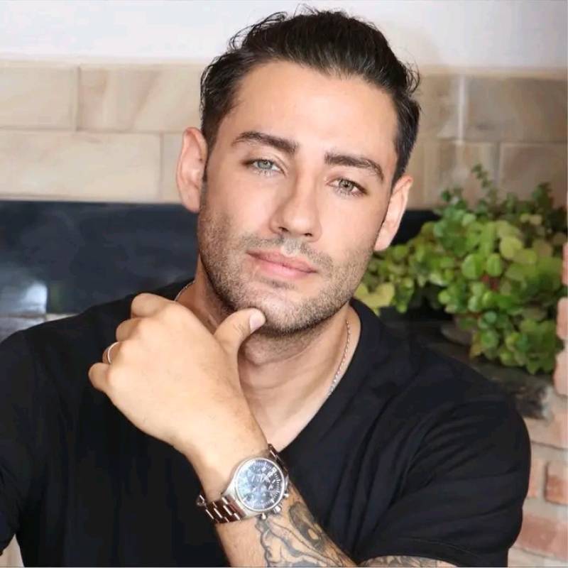 Daniel Duenas