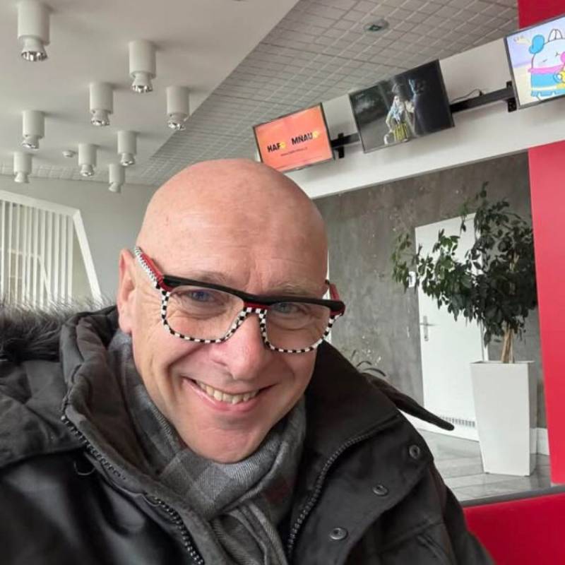 https://wedatefree.com dating Jeffmancares in United States